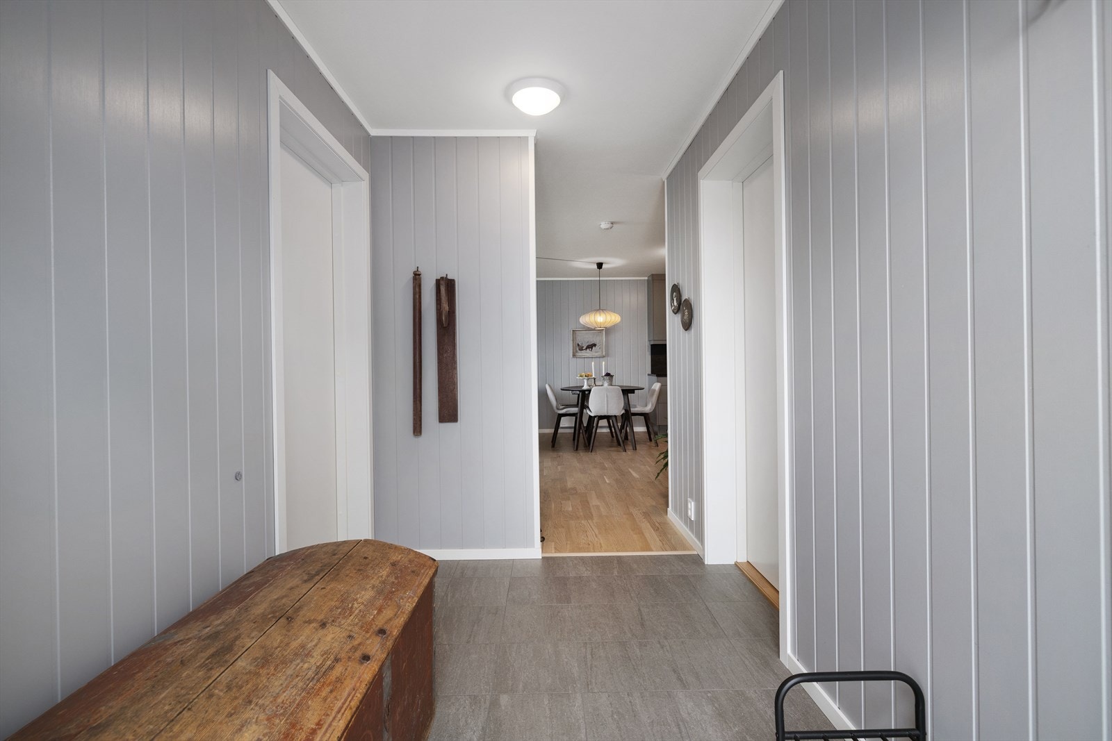 Gangen binder sammen soverommene og badet med stuen og entréen. Galleribilde