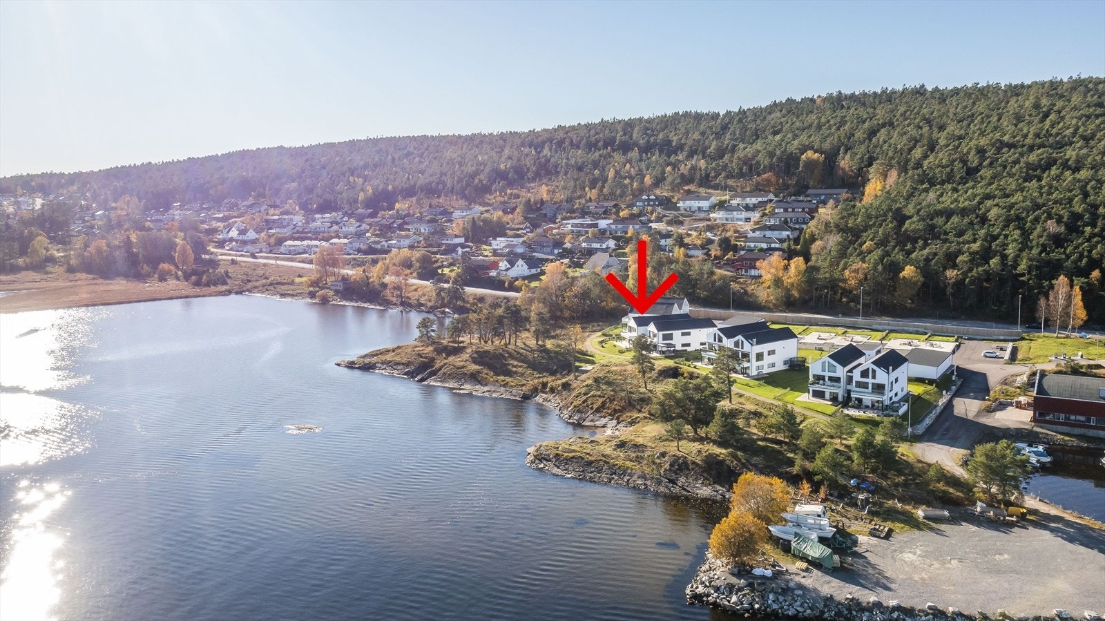 Fra leiligheten er det en kort spasertur til Langesund sentrum med sjarmerende gater, butikker og restauranter. Galleribilde