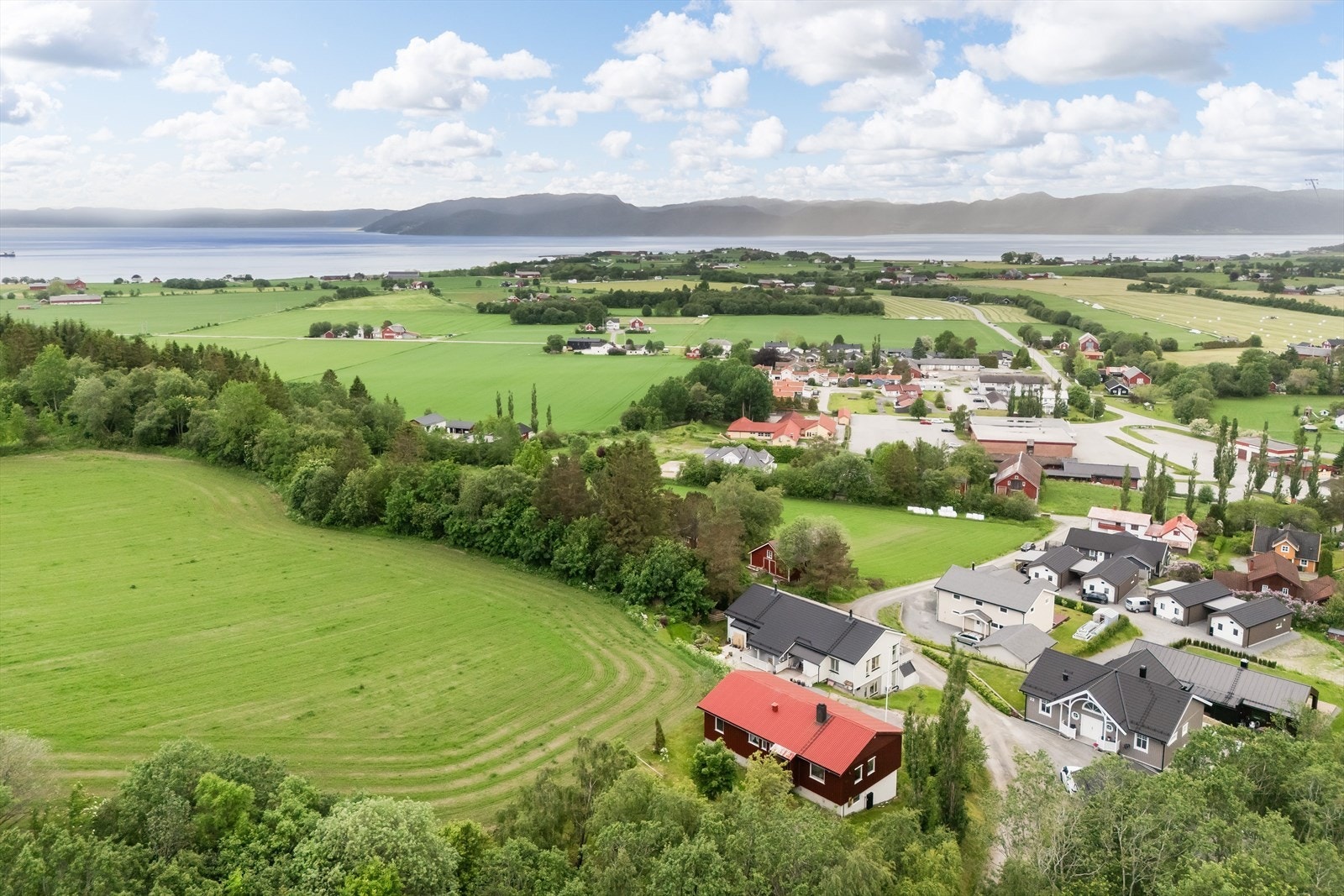 Boligen har rom for oppgradering, og kan være det perfekte kjøp for en som vil skape sitt eget drømmehjem. Galleribilde