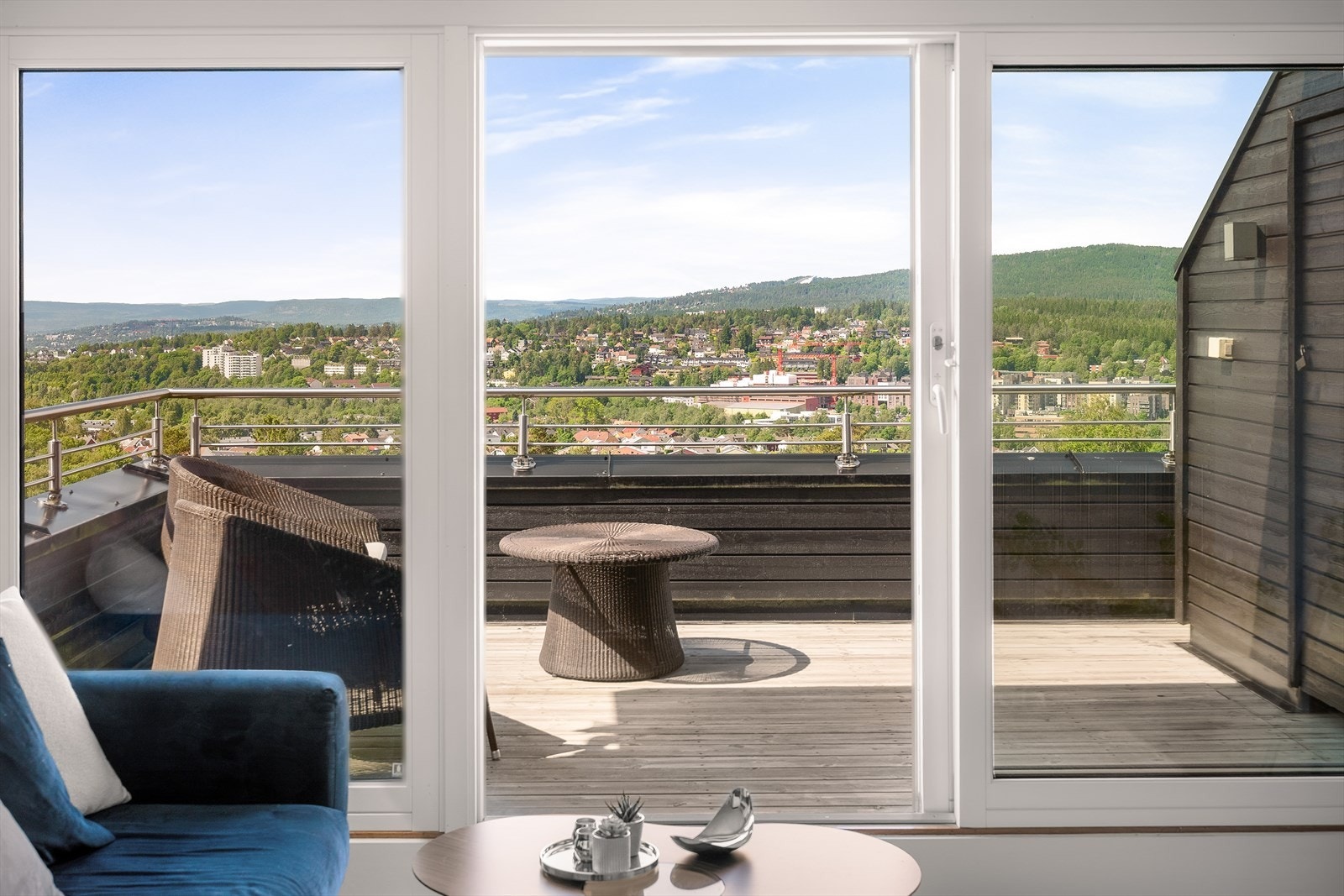 Fra loftstuen har du utgang til en terrasse på ca XX kvm Galleribilde