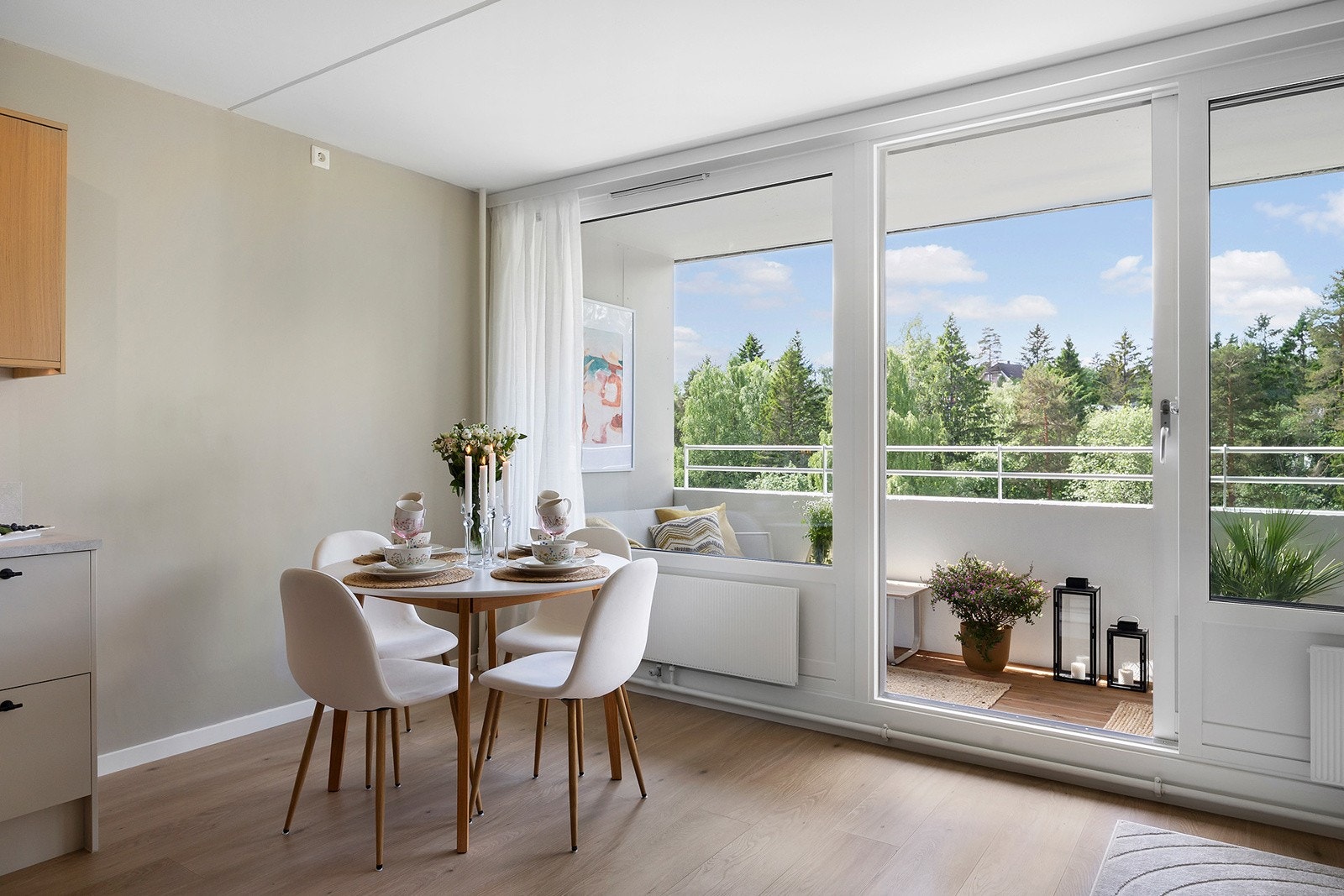 Her er det plass til en spisegruppe for å samle venner og familie rundt bordet til hyggelige måltider. Galleribilde