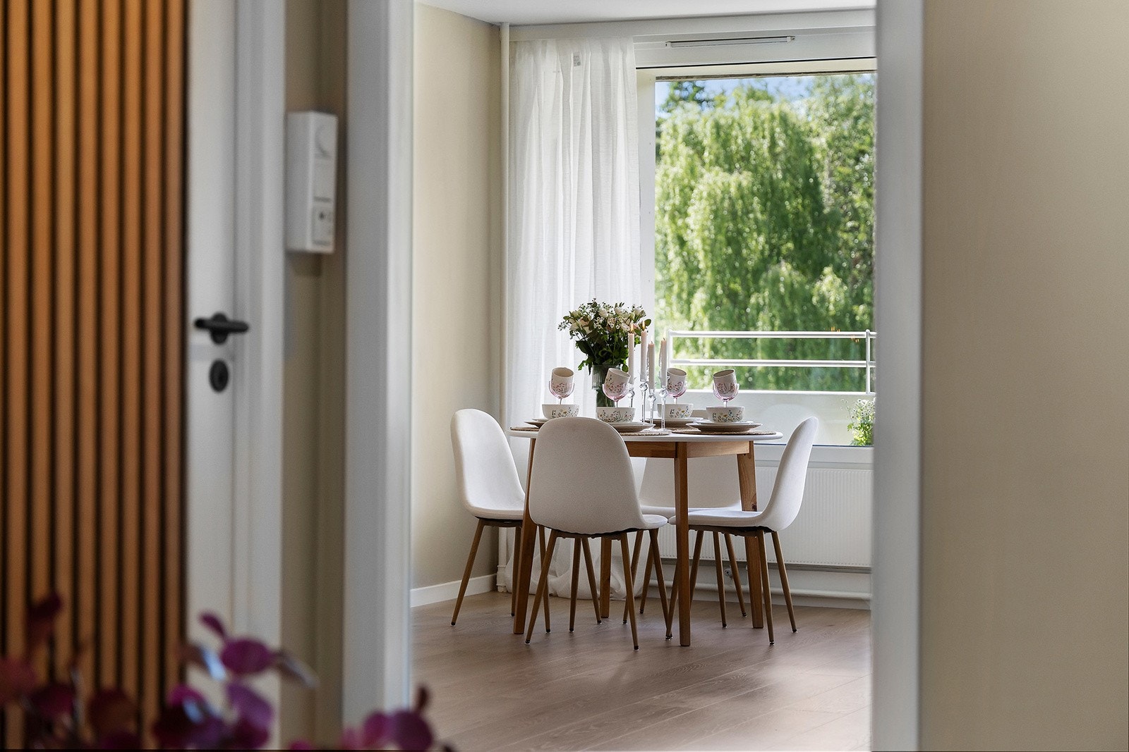 Denne boligen fremstår meget delikat med moderne og tidsriktig farger og interiør. Galleribilde