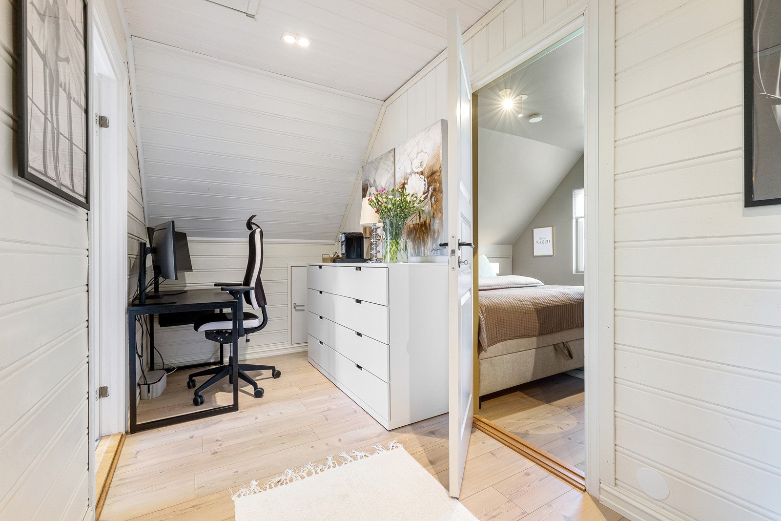 I gangen i 2. etasje er det plass til en liten kontorkrok. Galleribilde