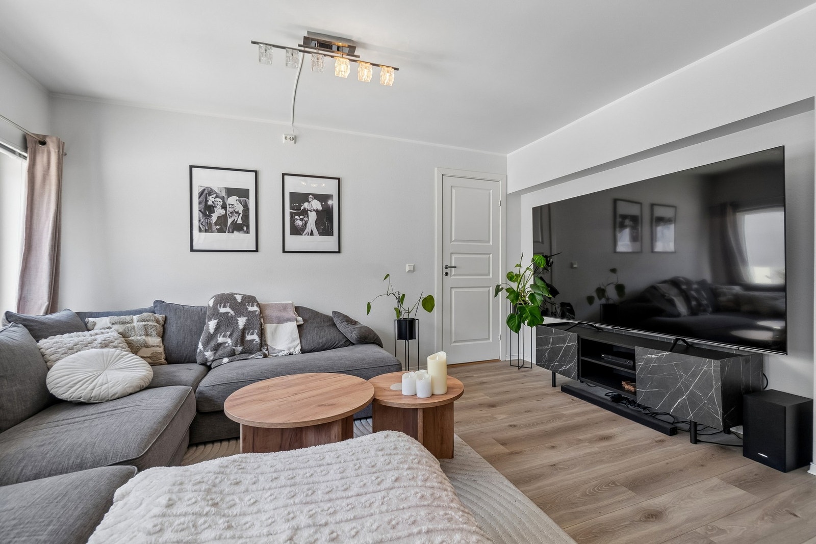 God plass til en romslig sofakrok. Galleribilde