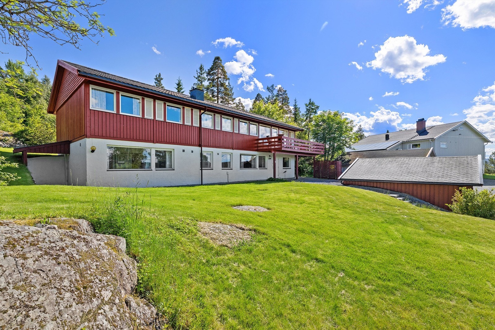 Eiendommen har en attraktiv beliggenhet på Løkenåsen med nydelig utsikt og nærhet til flotte tur- og friluftsområder.
Foto: Digit Media Galleribilde
