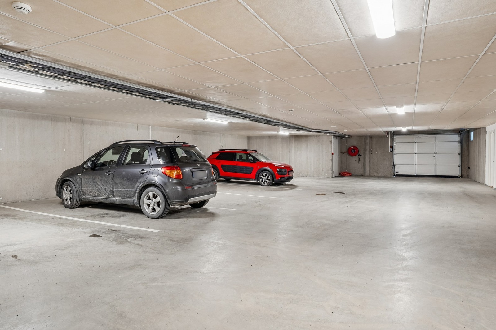 Fast plass i oppvarmet parkeringskjeller. Mulighet for individuell nedbetaling av andel fellesgjeld (IN-ordning). Galleribilde