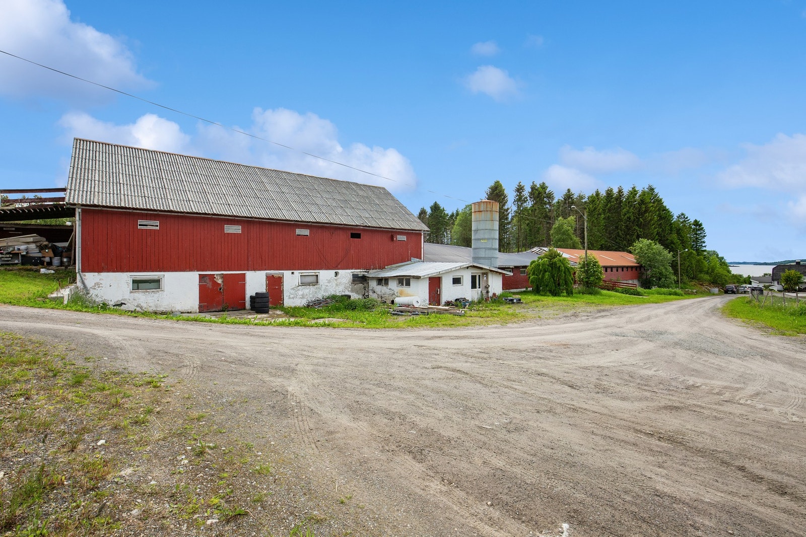 Driftsbygget er ca. 1 197m² Galleribilde