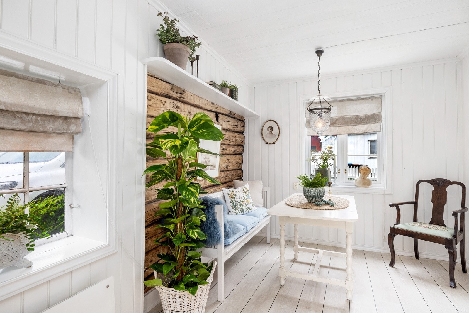 Stuen nede benyttes i dag som en trivelig spisestue. Galleribilde