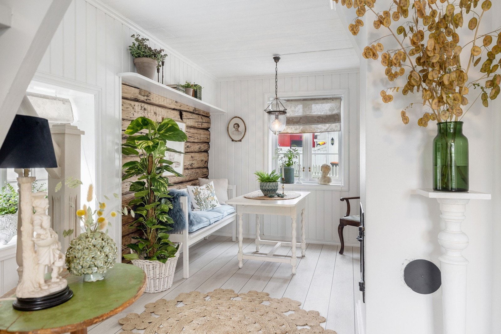 Dette er et koselig trehus med mye sjel og bøttevis av sjarm. Galleribilde