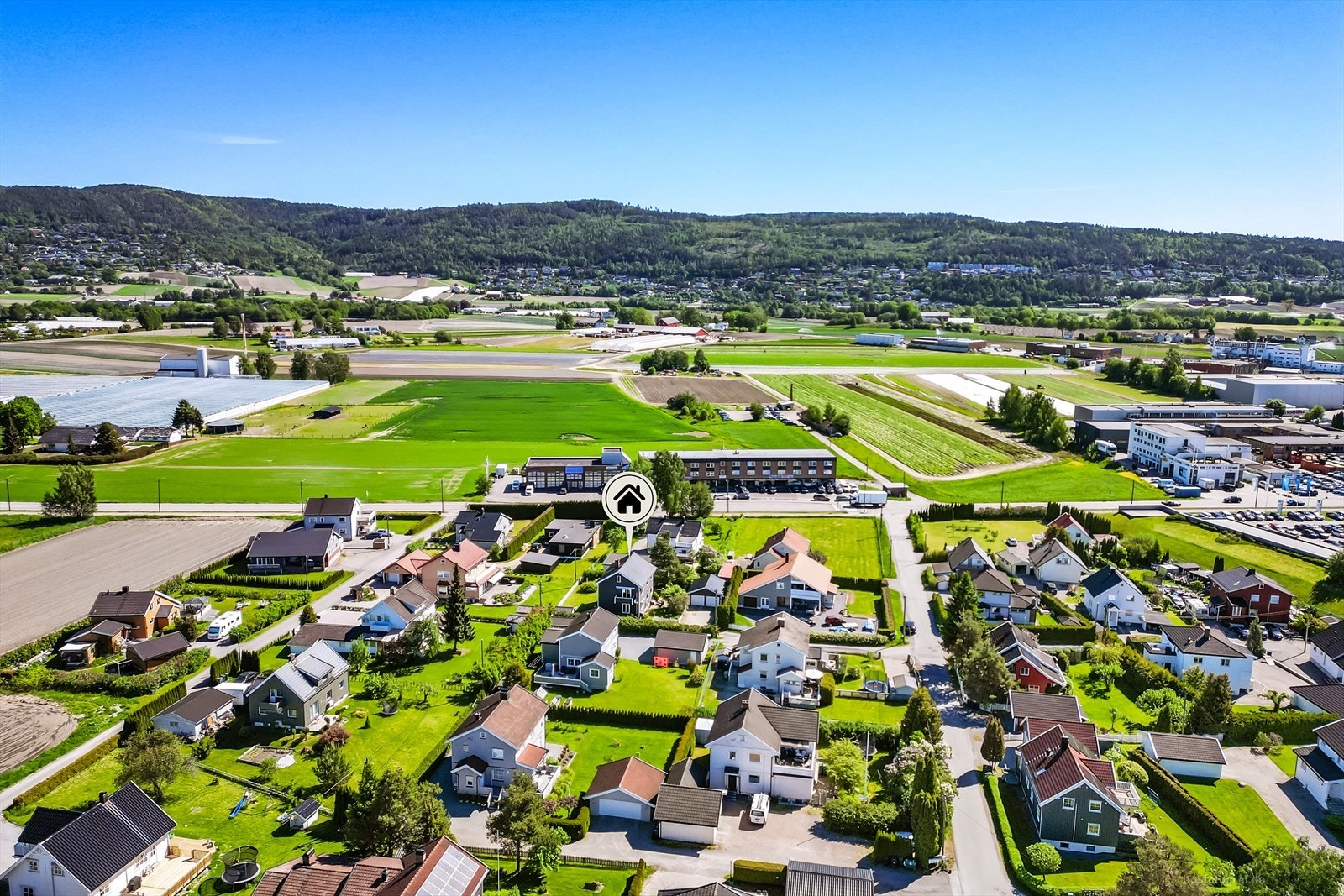 Nærområdet byr på landlige omgivelser med nærhet til både servicetilbud og natur. Galleribilde