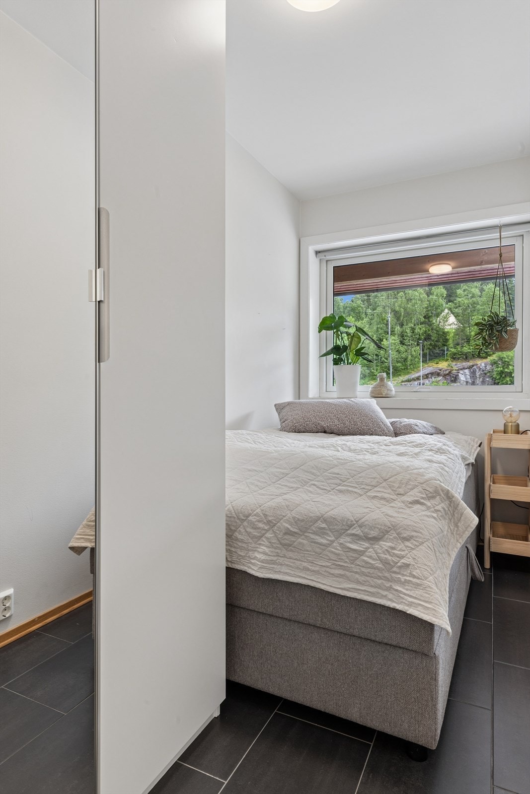 Et mindre soverom med inngang fra entréen (opprinnelig del av stue) Galleribilde