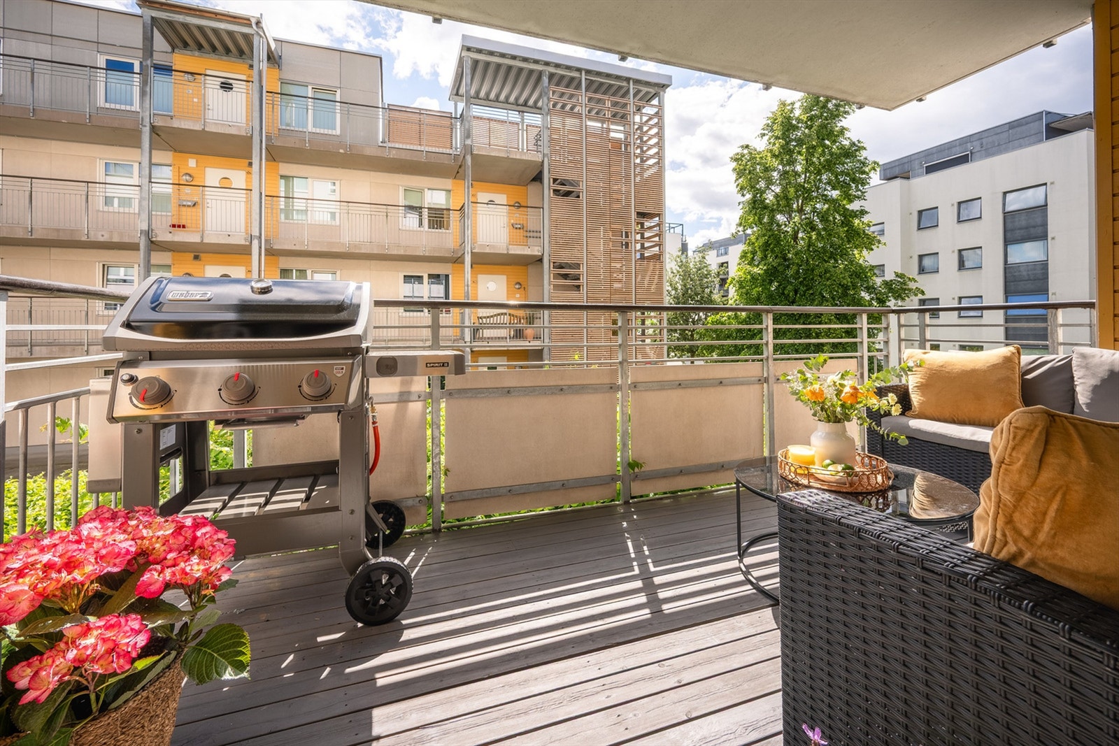Balkongen har god plass til utemøblement, samt en el- eller gassgrill Galleribilde