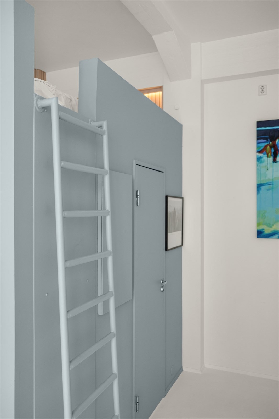Leiligheten har en hems som gir ekstra plassutnyttelse. Galleribilde