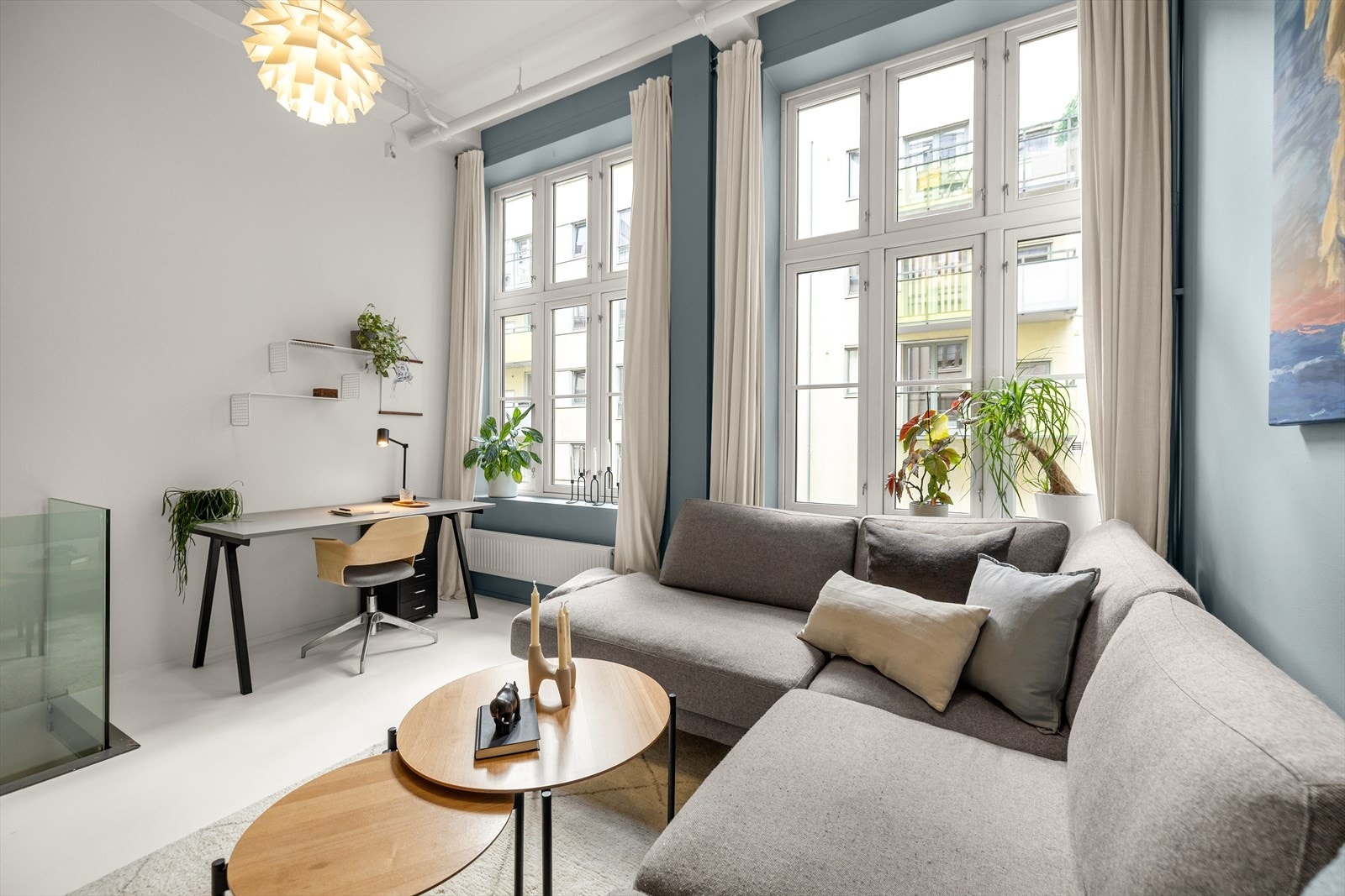 God plass til sittegruppe, kontorløsning og øvring møblement. Galleribilde