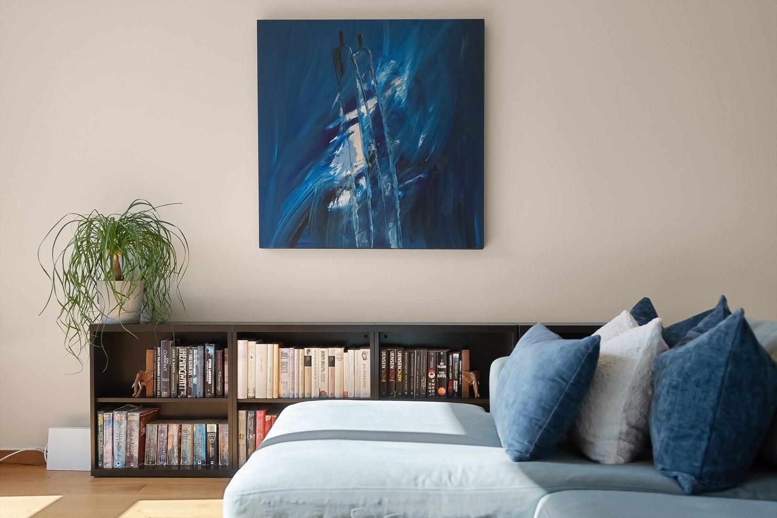 Det er vannbåren gulvvarme i alle rom.
Inkludert i felleskostnader (a konto avregning) Galleribilde