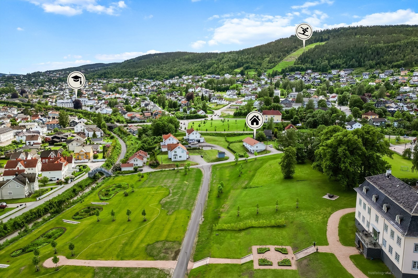 For den turglade byr Strømsåsen på et godt utvalg av merkede stier, og Haukåsbakken ligger like ved for alpine utfordringer. Galleribilde