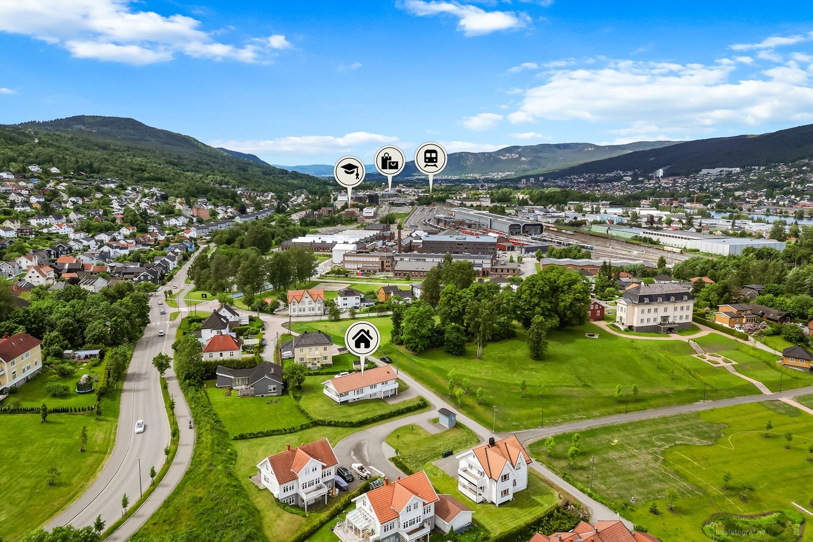 Nærhet til Gulskogen skole, Gulskogen handlesenter og Gulskogen stasjon. Galleribilde