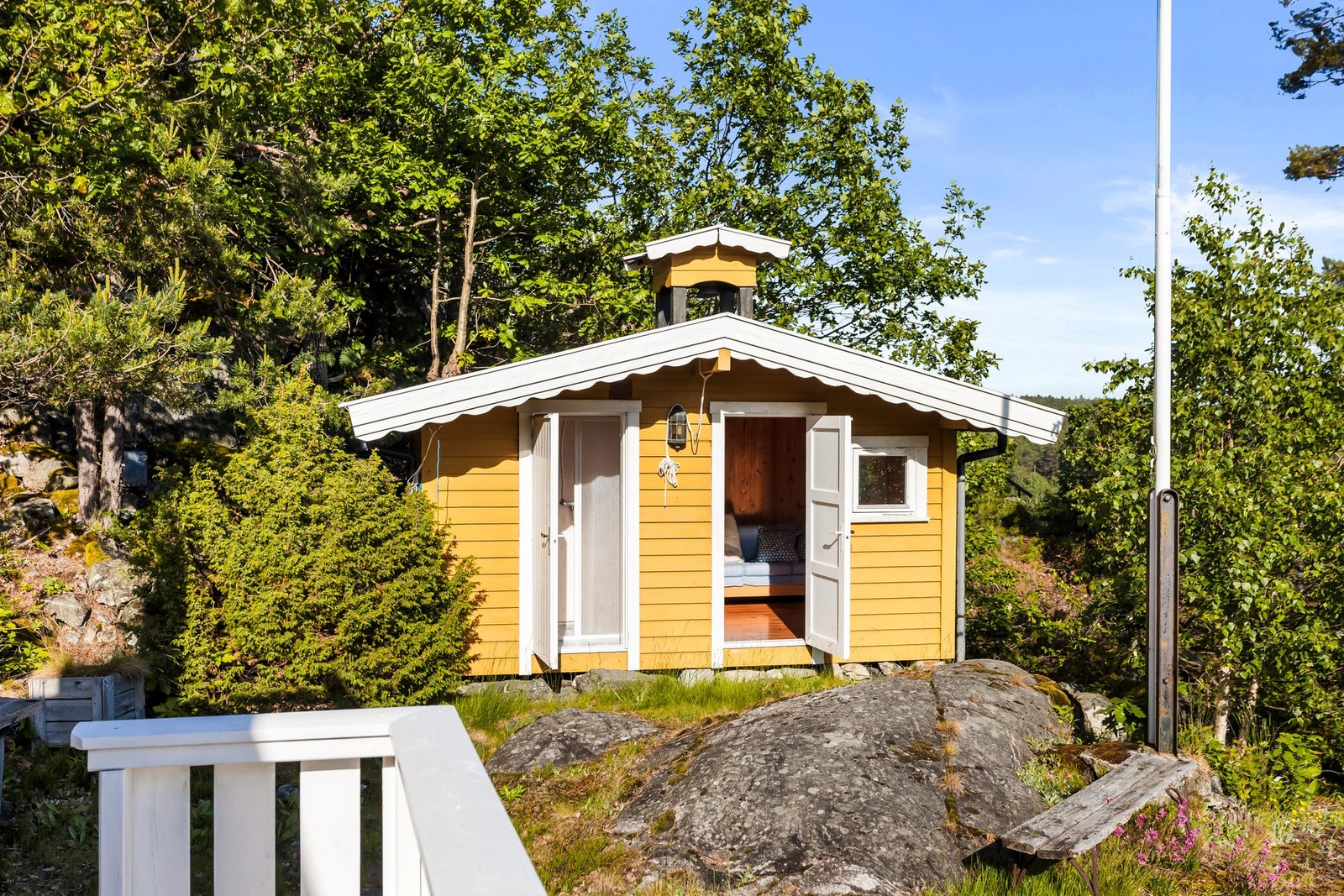 Boden har et bruksareal på 12 m² og er utstyrt med et rom og bad. Galleribilde