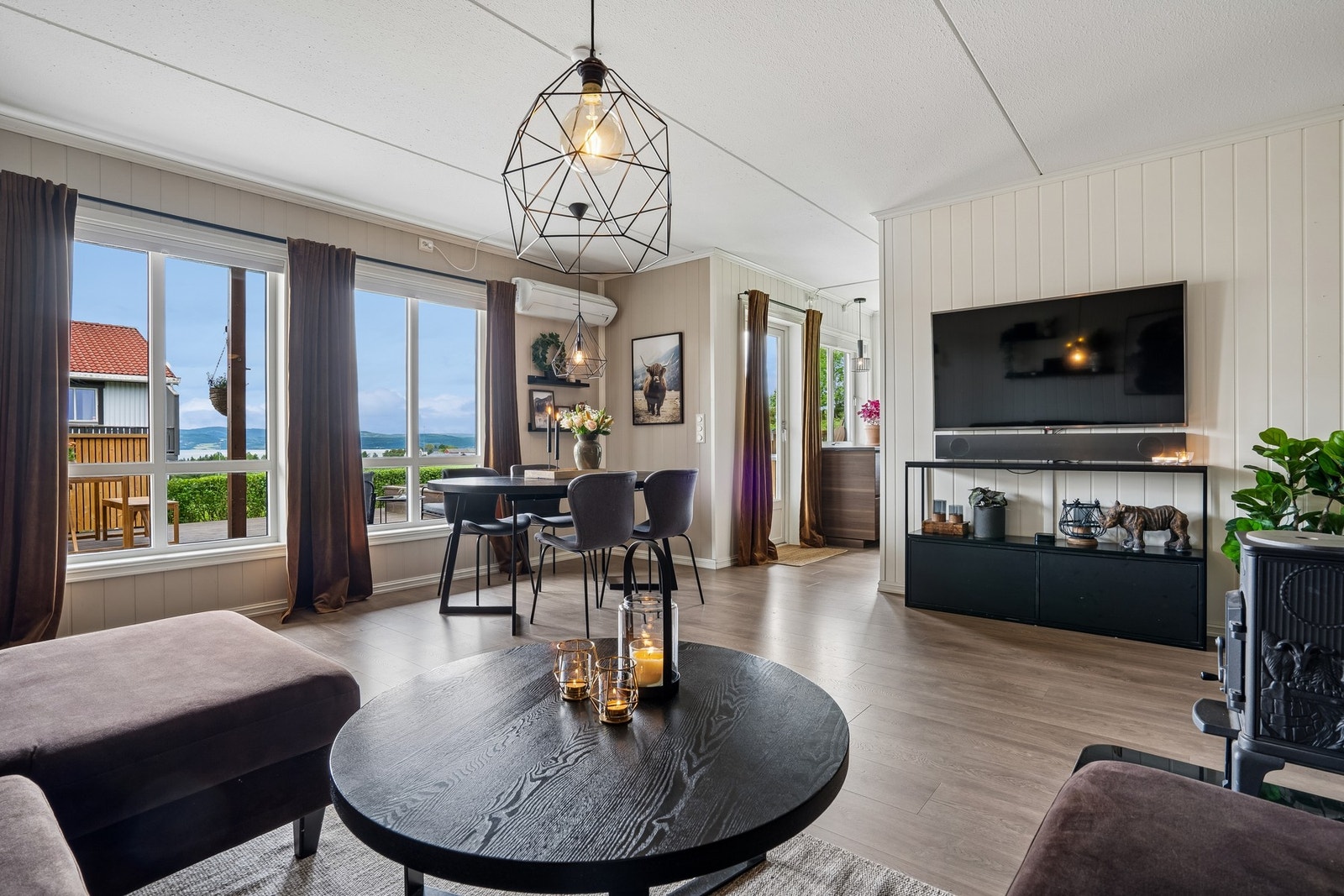 Leiligheten er av godt størrelse og fremstår som lys og moderne. Galleribilde