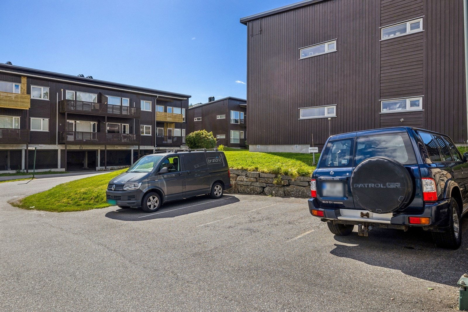 Eiendommen ligger i et etablert og rolig boligområde på Odderhei, med kort vei til butikker og servicetilbud. Galleribilde