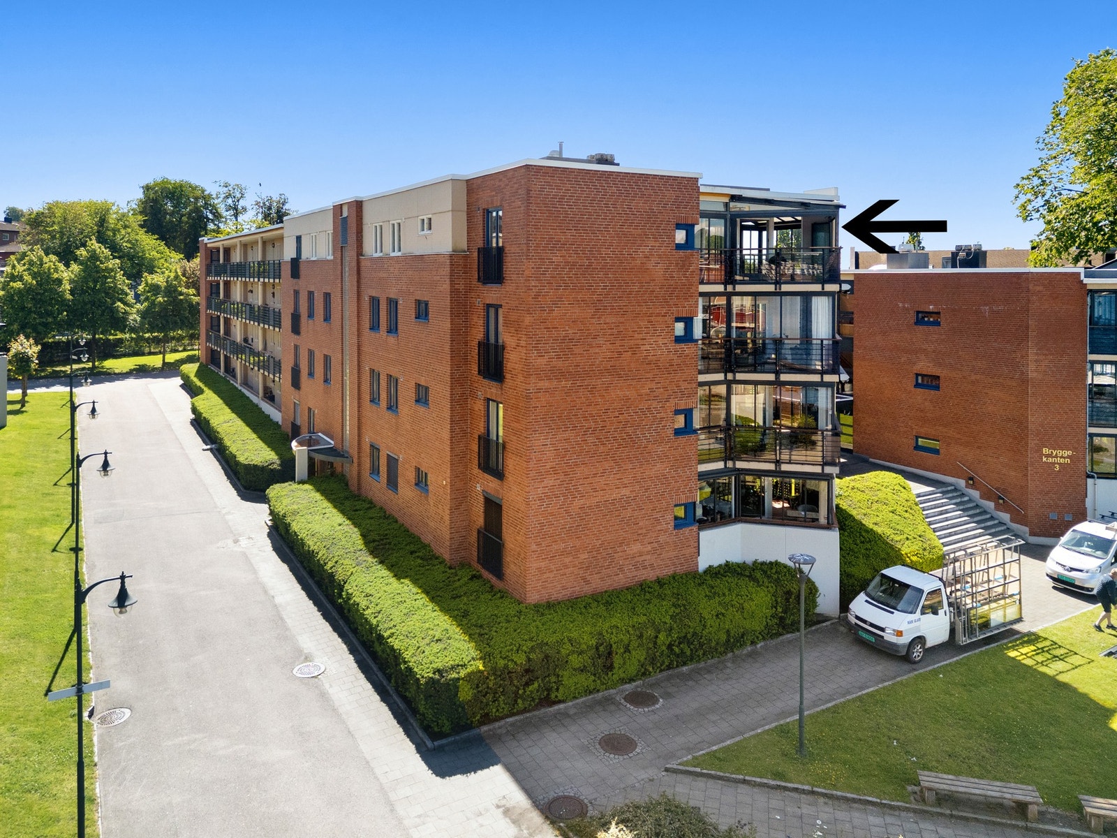 Leiligheten ligger i byggets 4. etasje Galleribilde