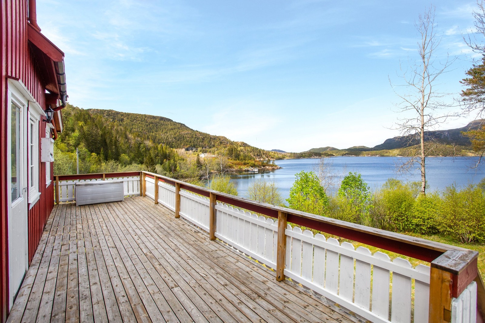 Fra stuen er det utgang til terrasse Galleribilde