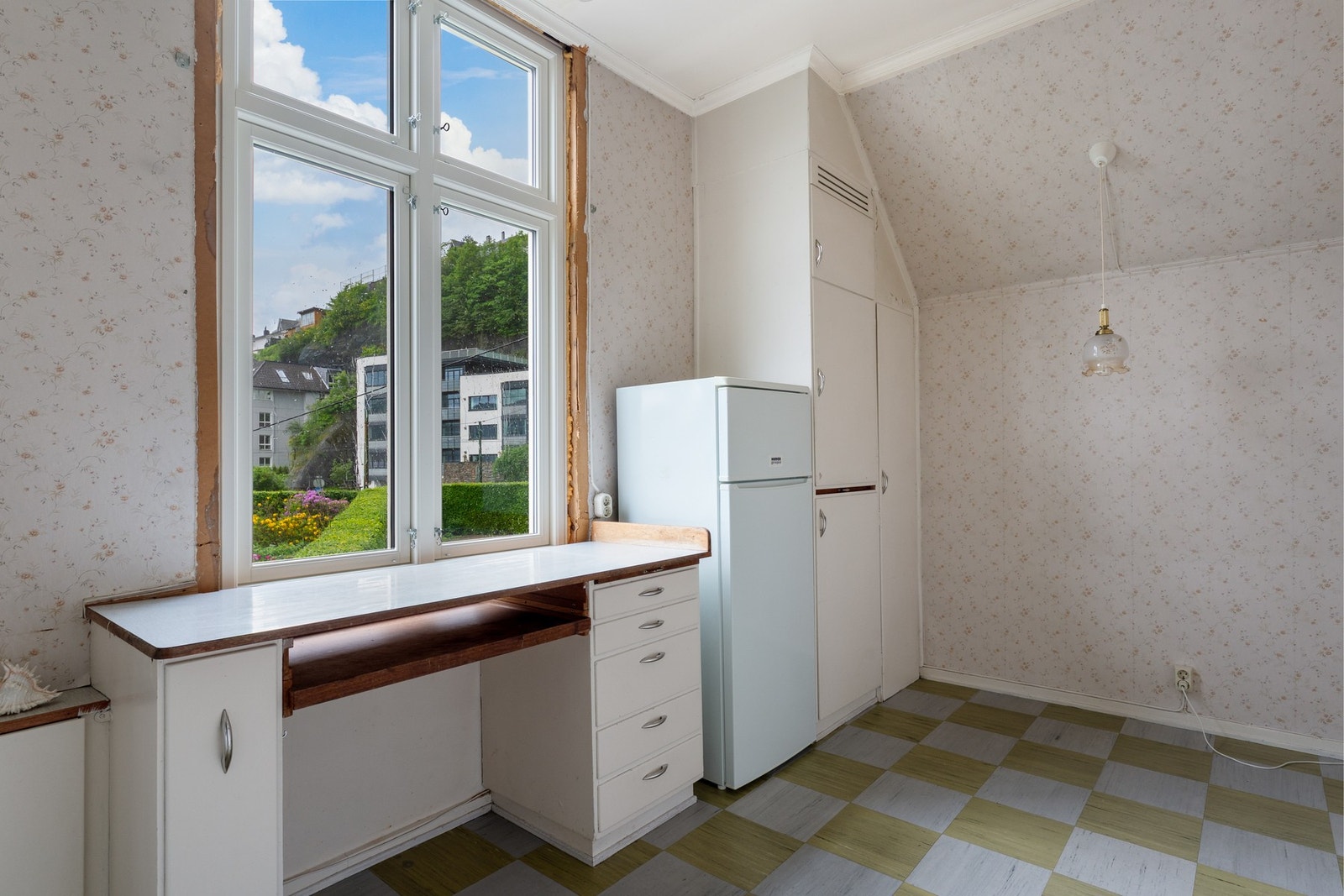 - Etasjen rommer også et kjøkken på 10,6m² - Galleribilde