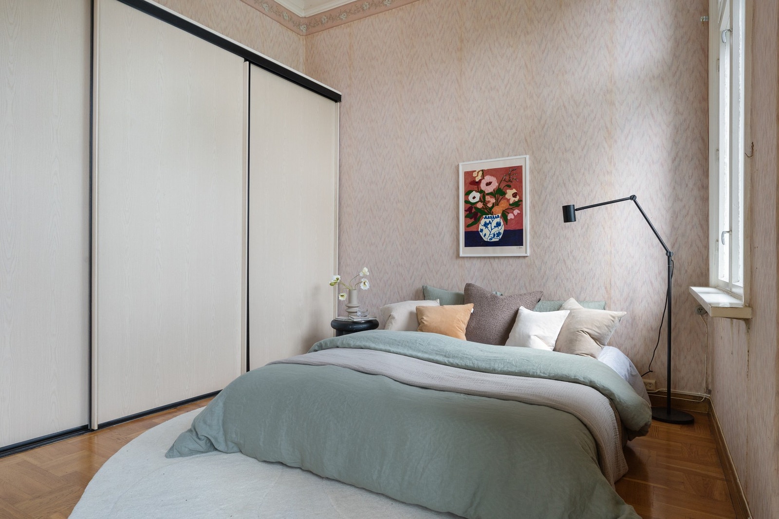 - Rommet er målt til ca. 19 m² - Galleribilde