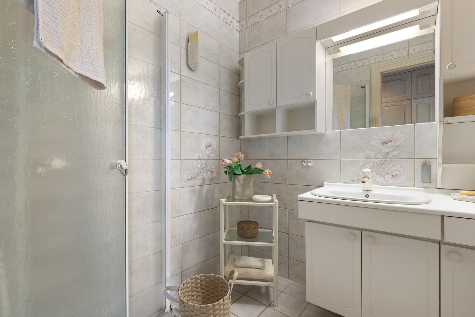 - Badet er er på 3 m² - Galleribilde