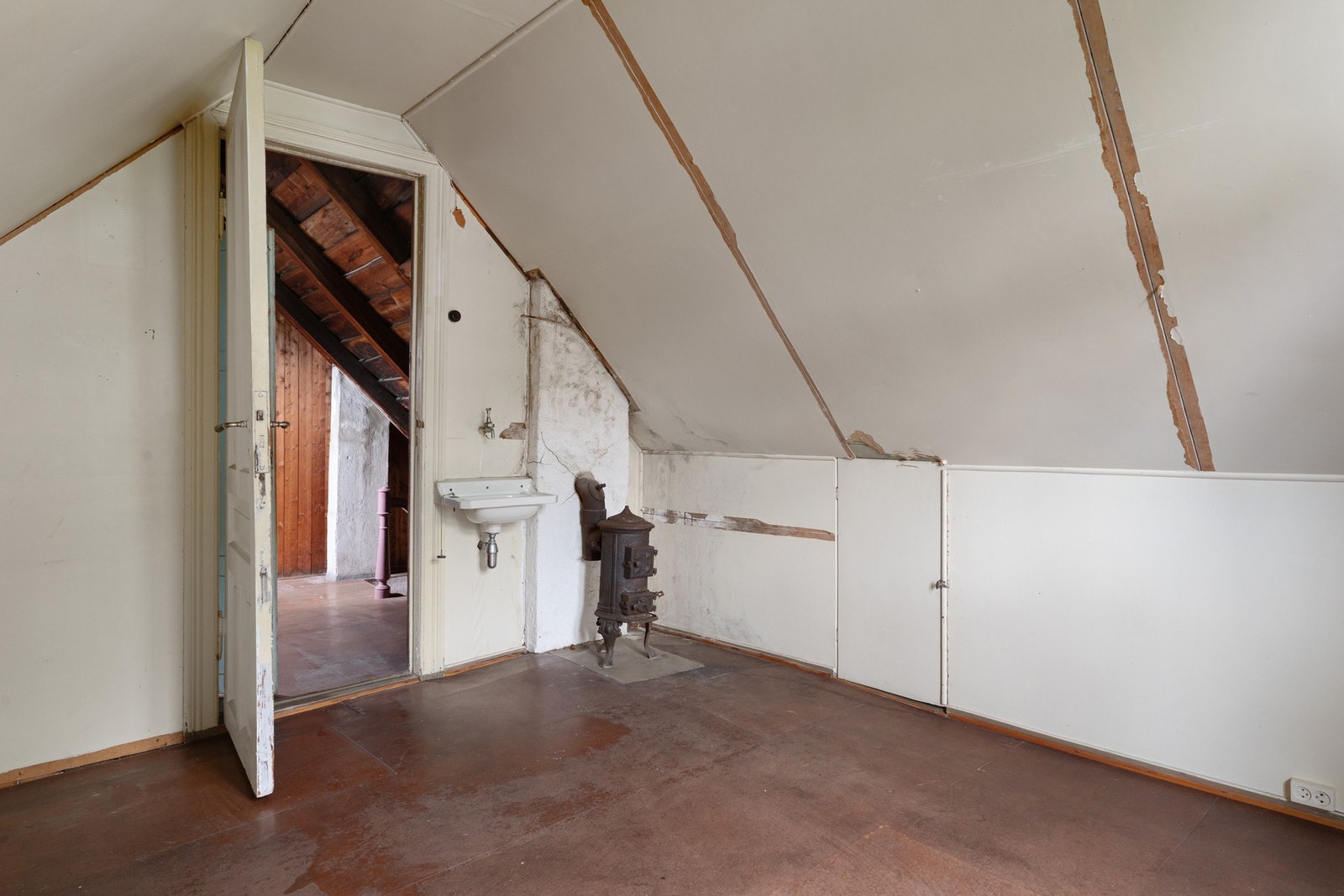 - Rommet er målt til 10,7m² - Galleribilde