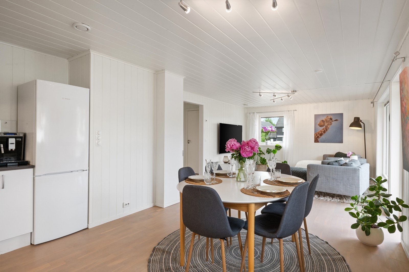 Overflater som lister og vegger ble behandlet i 2025. Galleribilde