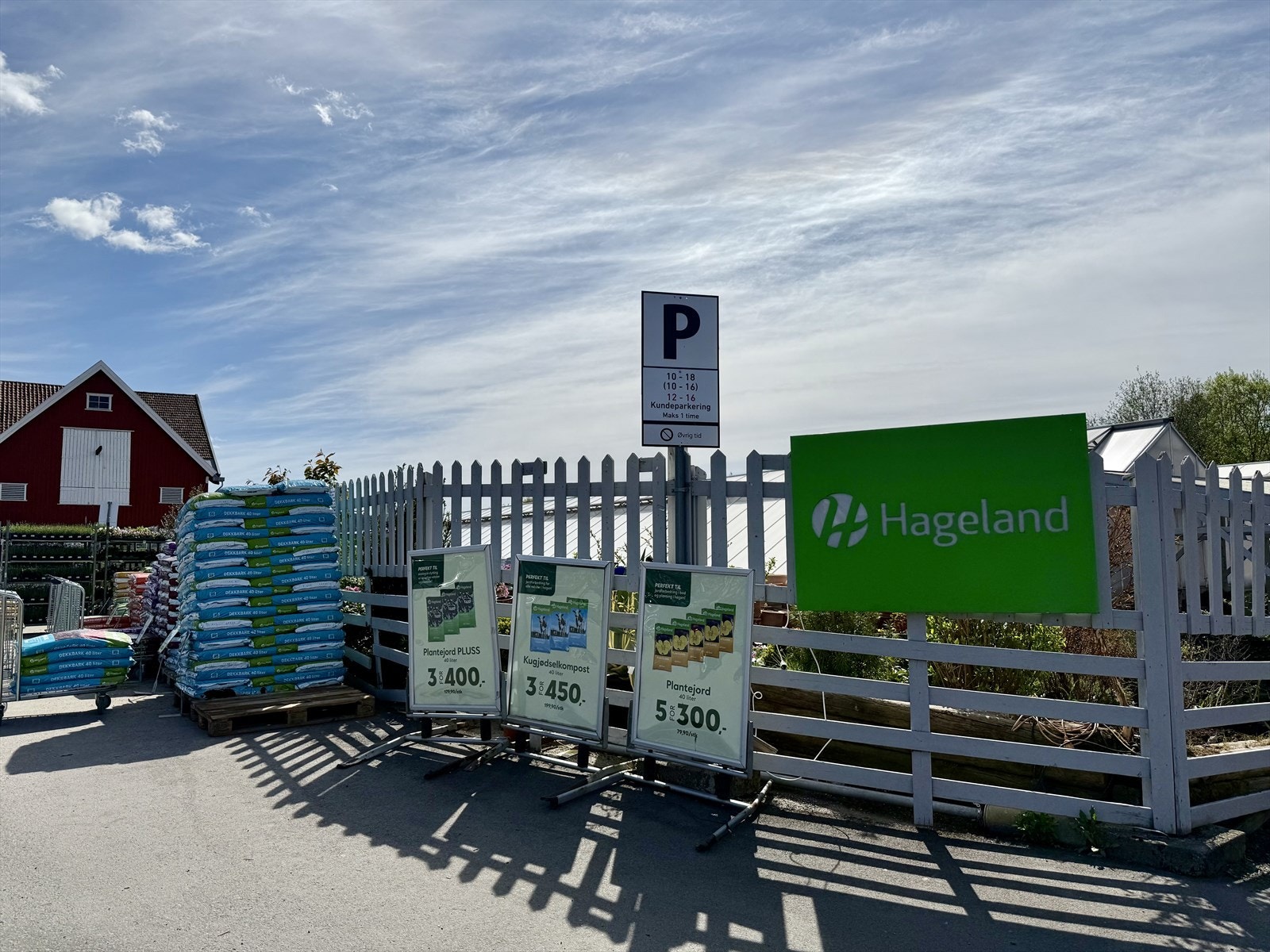Flere butikker og sentre, som Hageland og Veitvet Senteret, er kun en kort kjøretur unna. Galleribilde