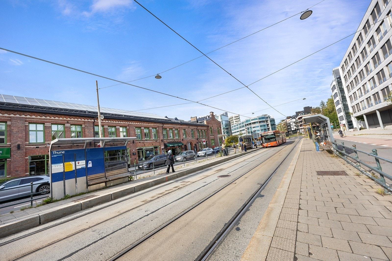 Ca. 850 meter til Thune på Skøyen med buss og trikk. Galleribilde