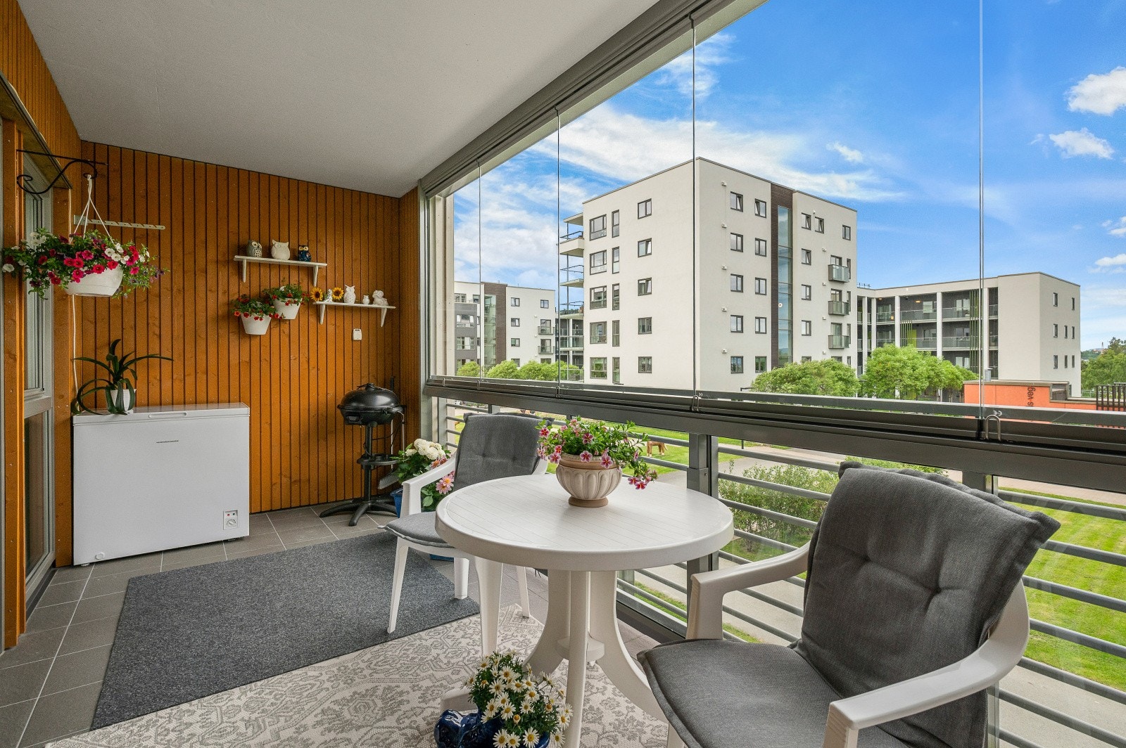 Balkongen har god plass til utemøbler og beplantning. Galleribilde