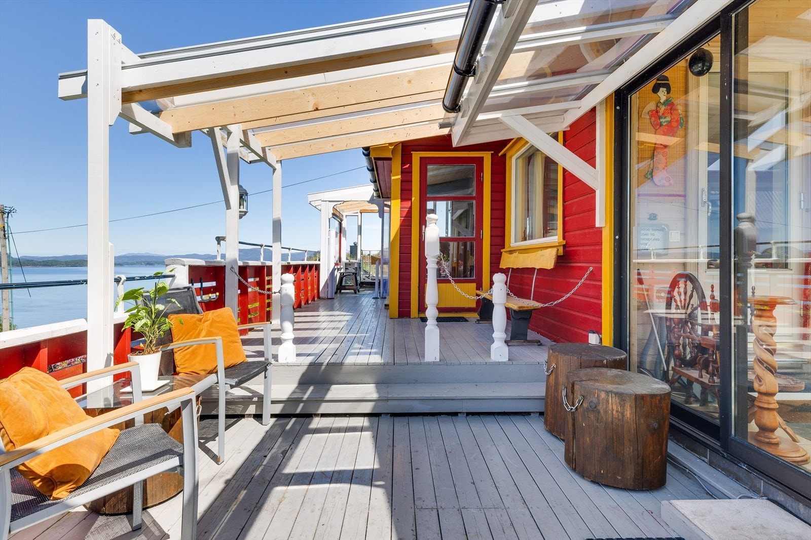 Overbygg over terrasse er ikke byggesøkt. Galleribilde