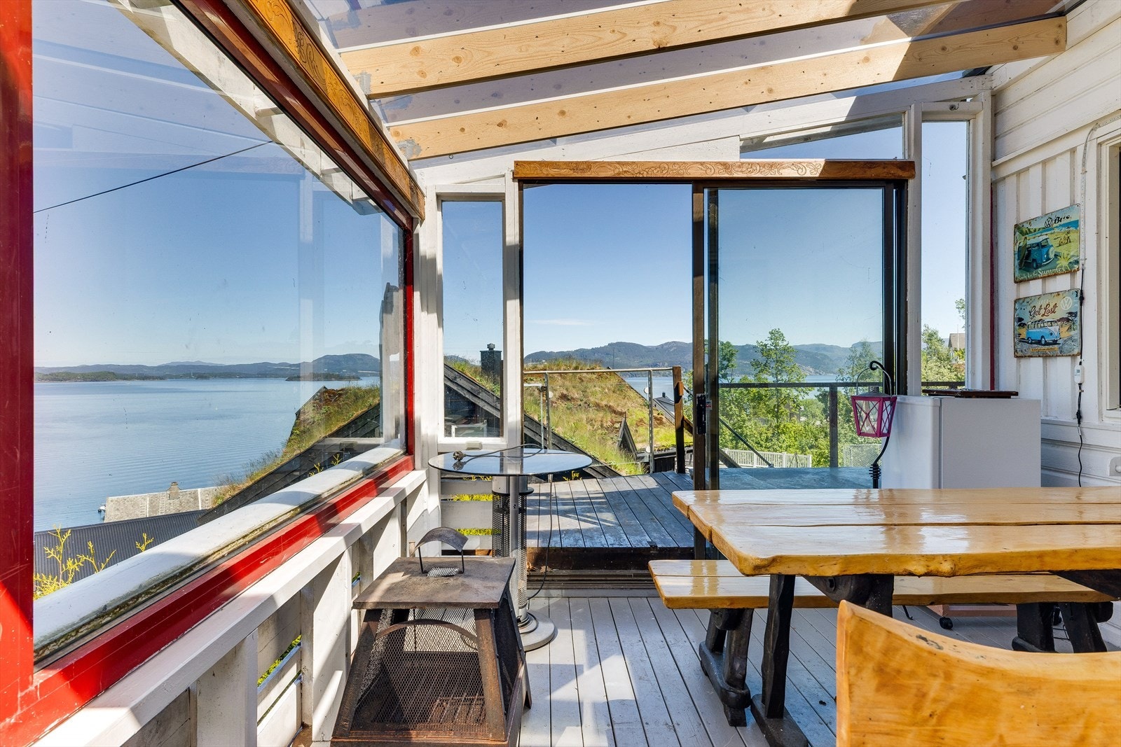 Overbygd uteplass/vinterhage med spisebord - perfekt for lange måltider. Galleribilde