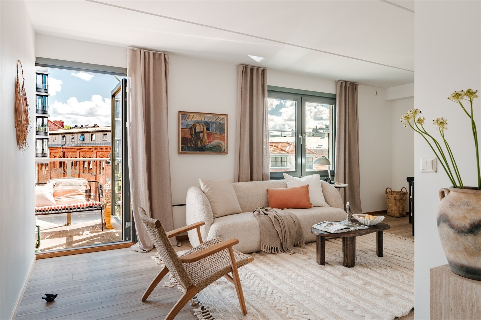 En stilren og moderne 2-roms i et bygg fra 2012 med en sentral beliggenhet på Grünerløkka! Galleribilde