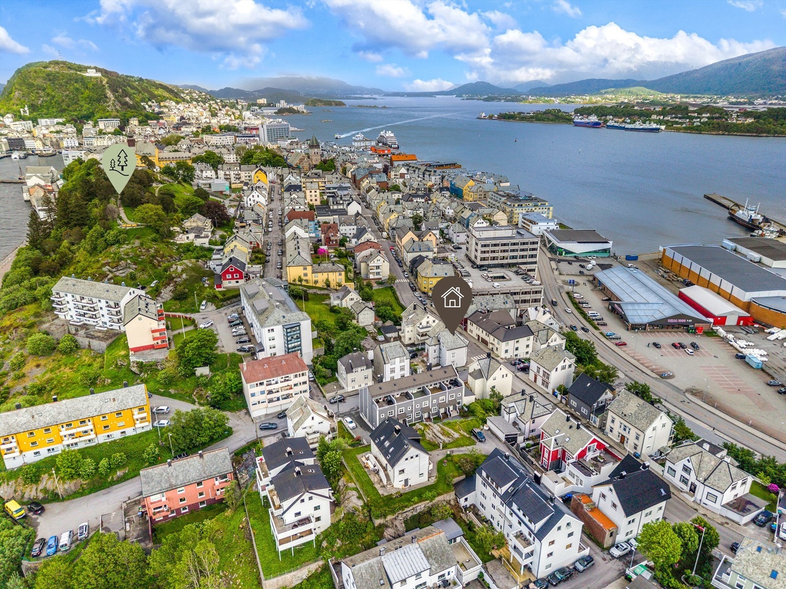 Inn til kjernen av bysentrum er det ca 10 minutters gange. Storhaugen til venstre i bildet er et lite, men trivelig parkområde med utsiktspunkt Galleribilde