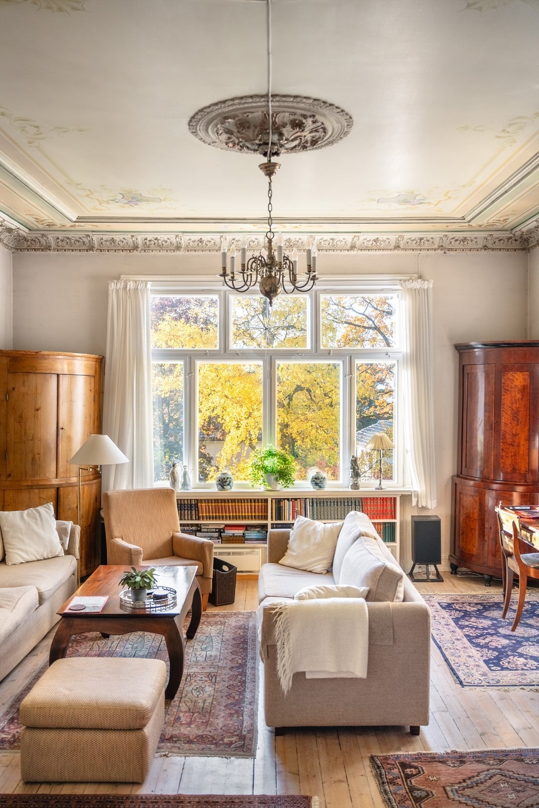 1. etasjen er oppmålt til ca 192 kvm Galleribilde