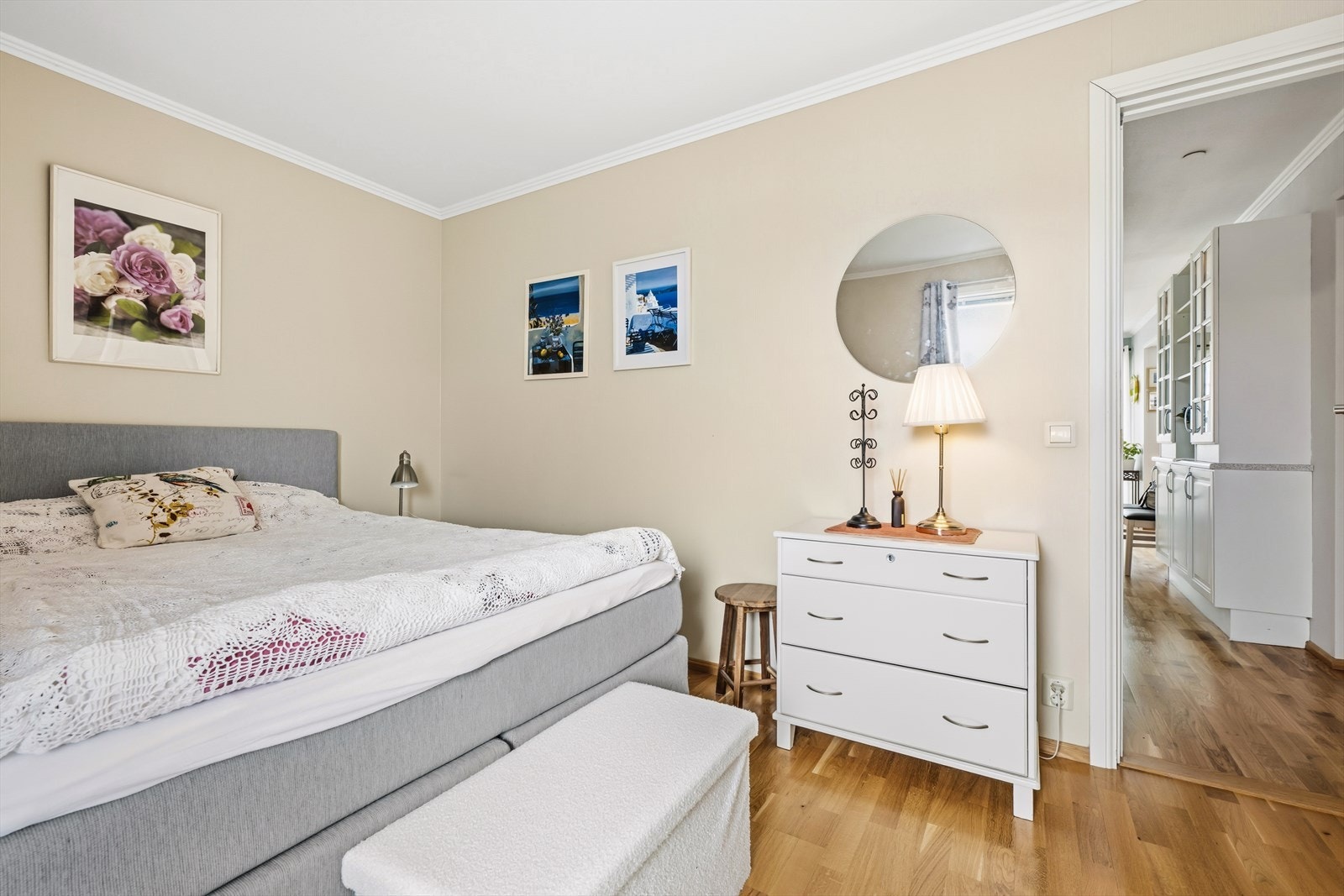 Leiligheten har to soverom, begge med god plass. Galleribilde