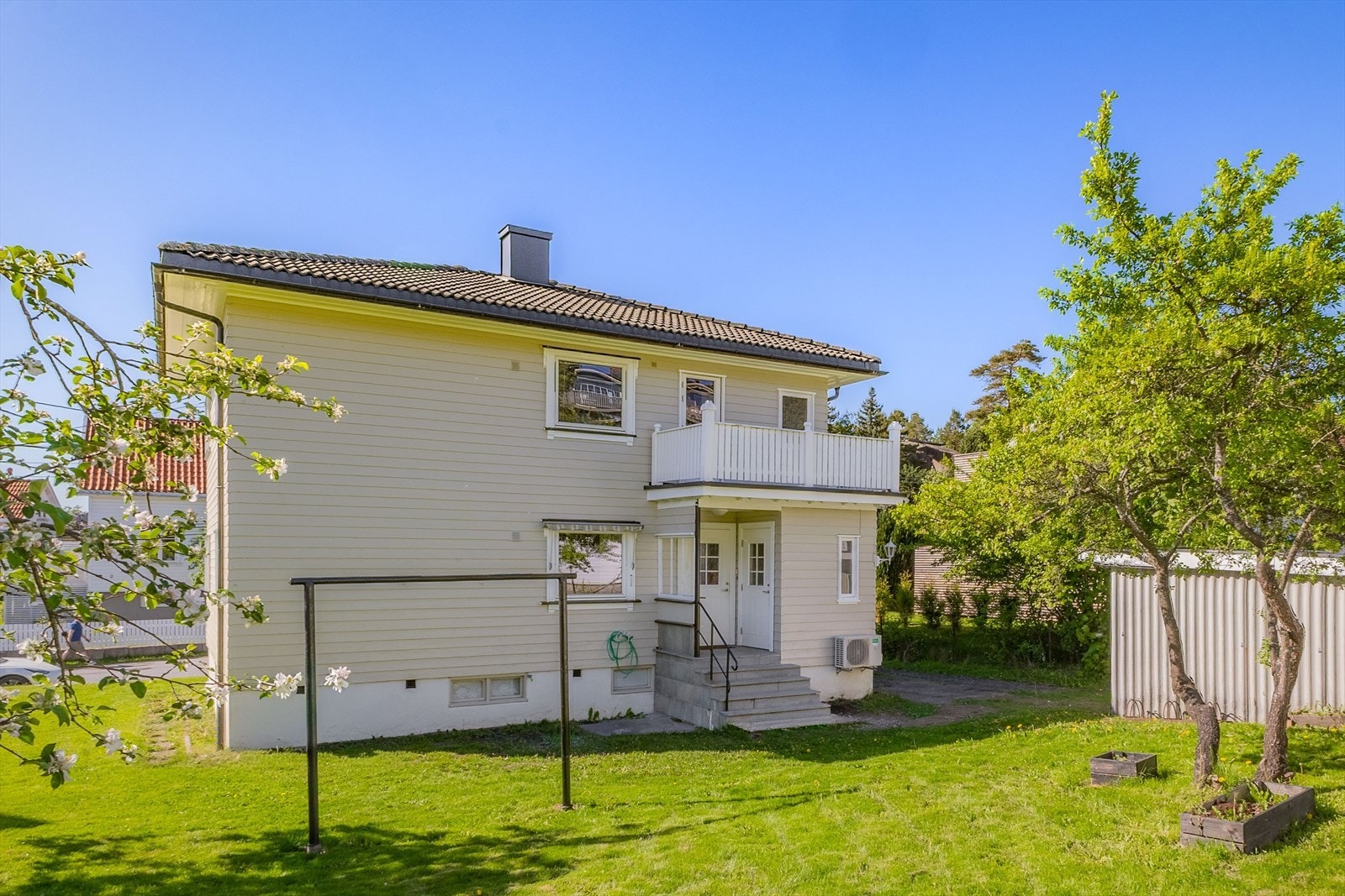 Hamid Rezaee v/ DNB Eiendom har gleden av å presentere Riisløkka 3 - en innholdsrik tomannsbolig med sentral og familievennlig beliggenhet. Galleribilde