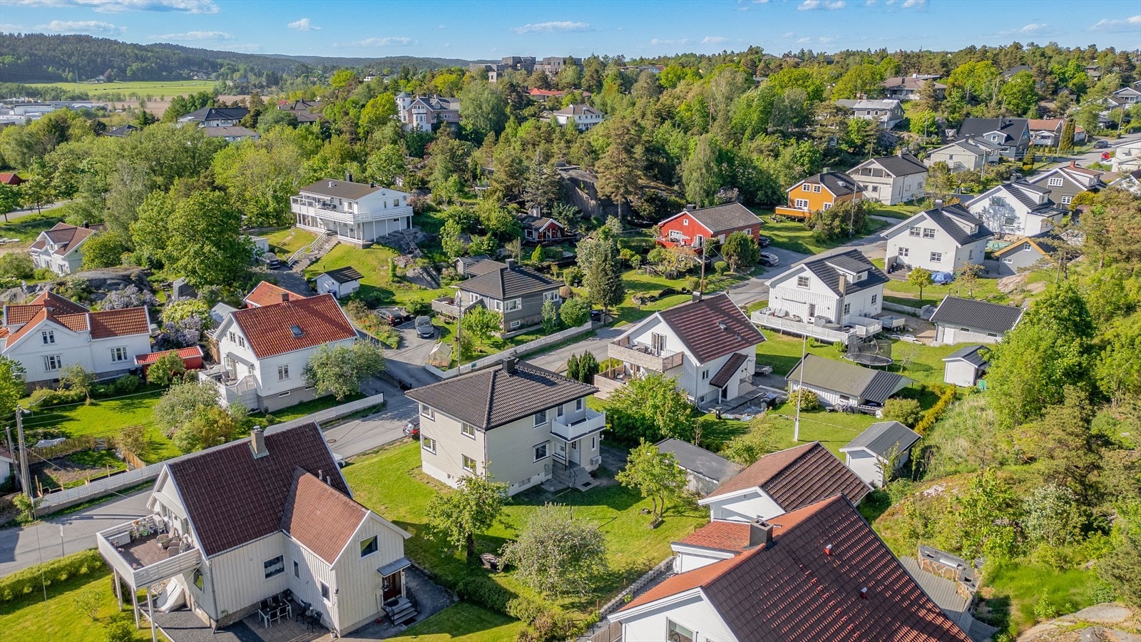 Det er kort avstand til både sentrum og populære turområder, noe som gir en fin balanse mellom byliv og rekreasjon. Galleribilde