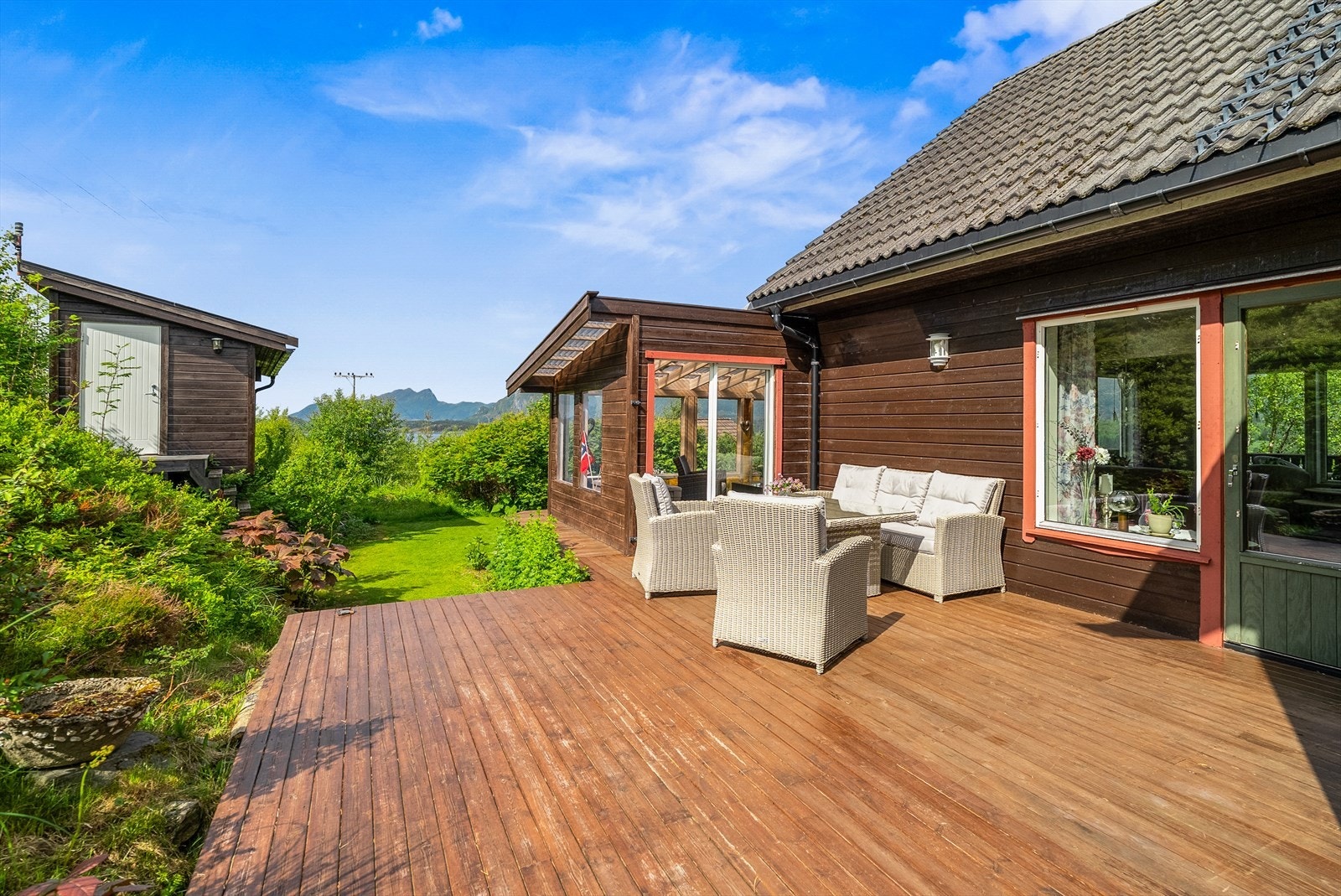 Terrasse-/utearealer med flere gode utesoner. Galleribilde