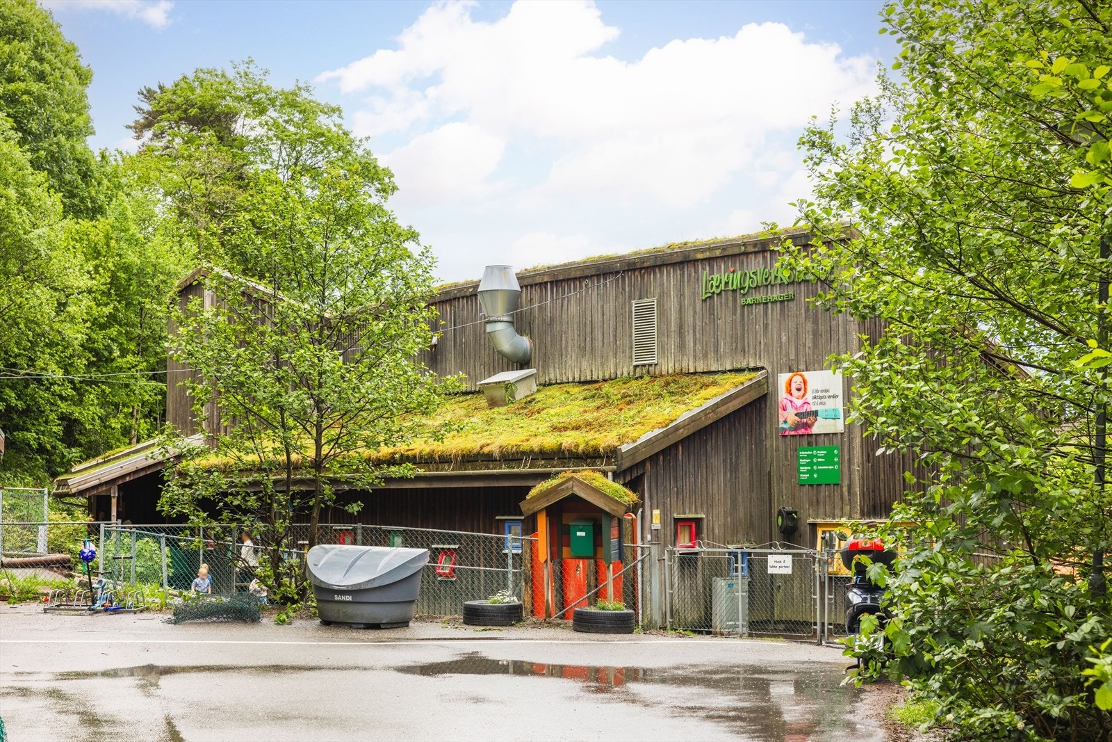 - Ikke langt fra boligen finner man både barnehager og skoler - Galleribilde