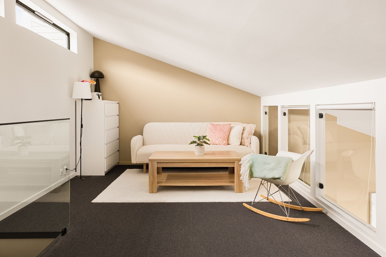 - Meget praktisk hems på 12 m², utmerket som tv-stue til barna - Galleribilde
