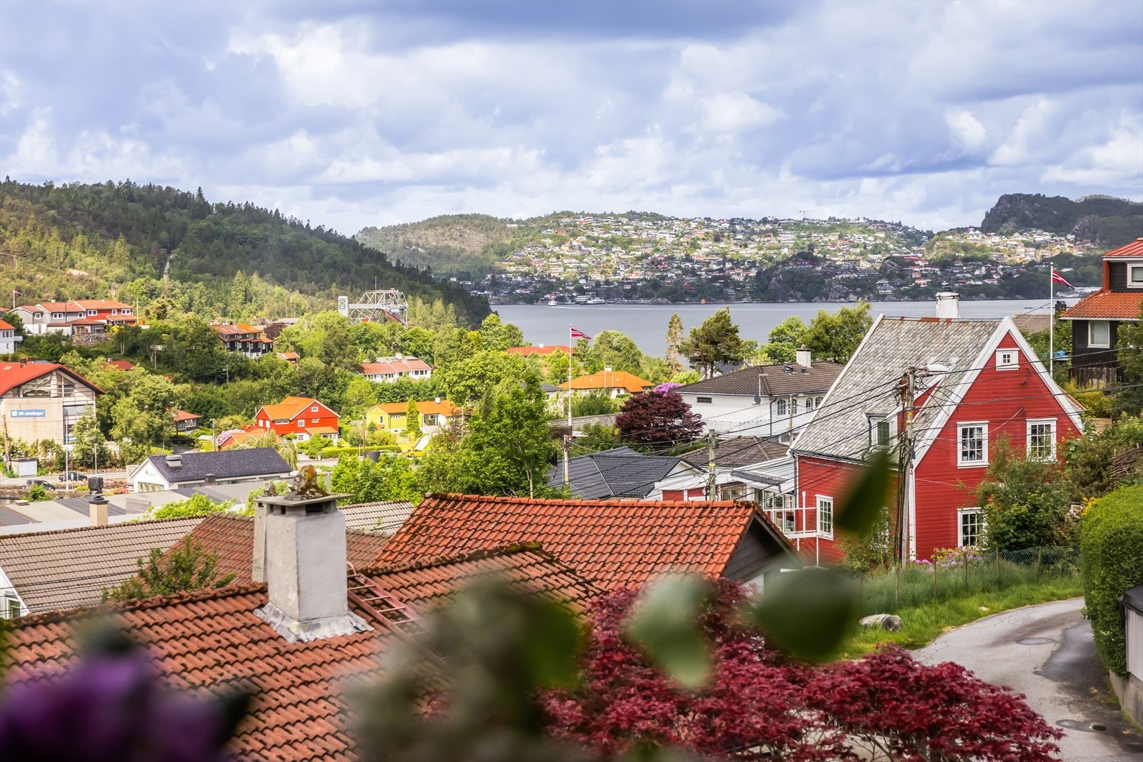 Nydelig sjøutsikt, med innseilingen til Bergen og fantastiske solnedganger Galleribilde