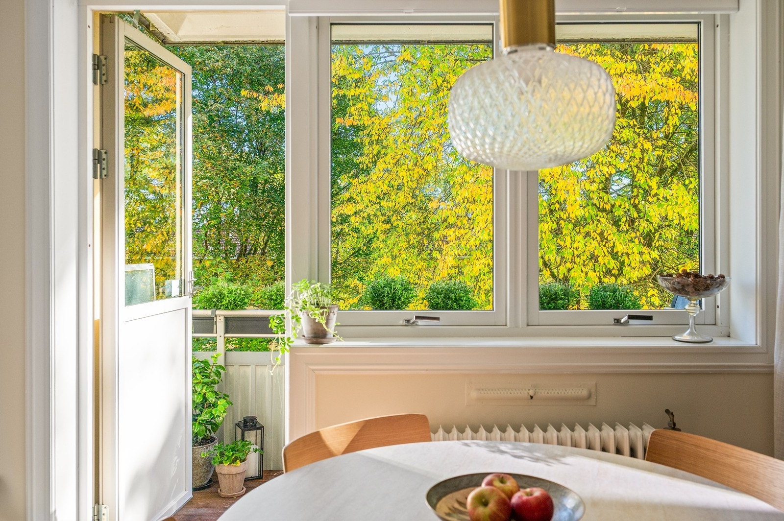 Utgang til balkongen fra stuen/kjøkkenet. Galleribilde