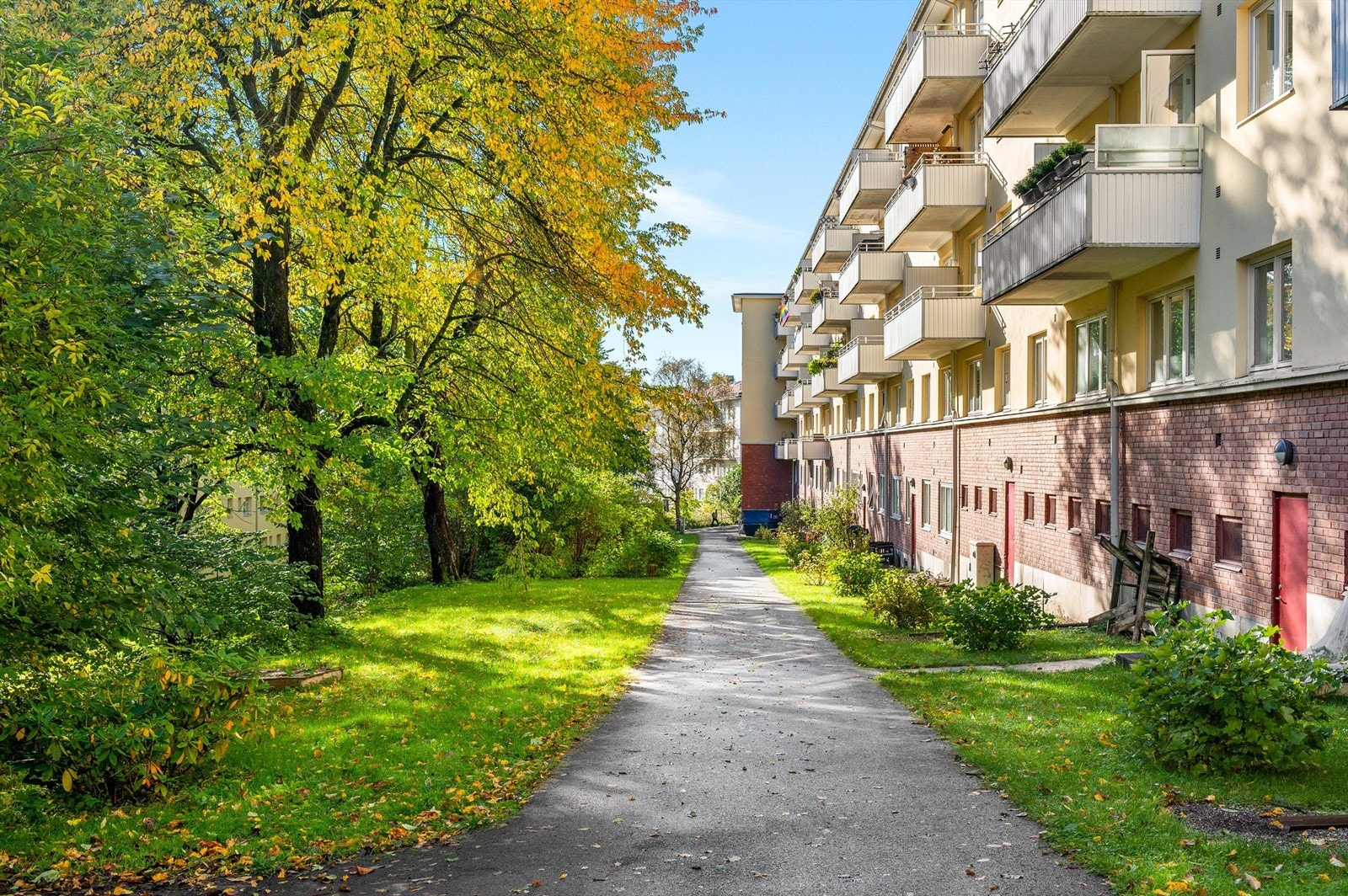 Fellesområde tilhørende borettslaget og uteområdet vedlikeholdes jevnlig. Galleribilde