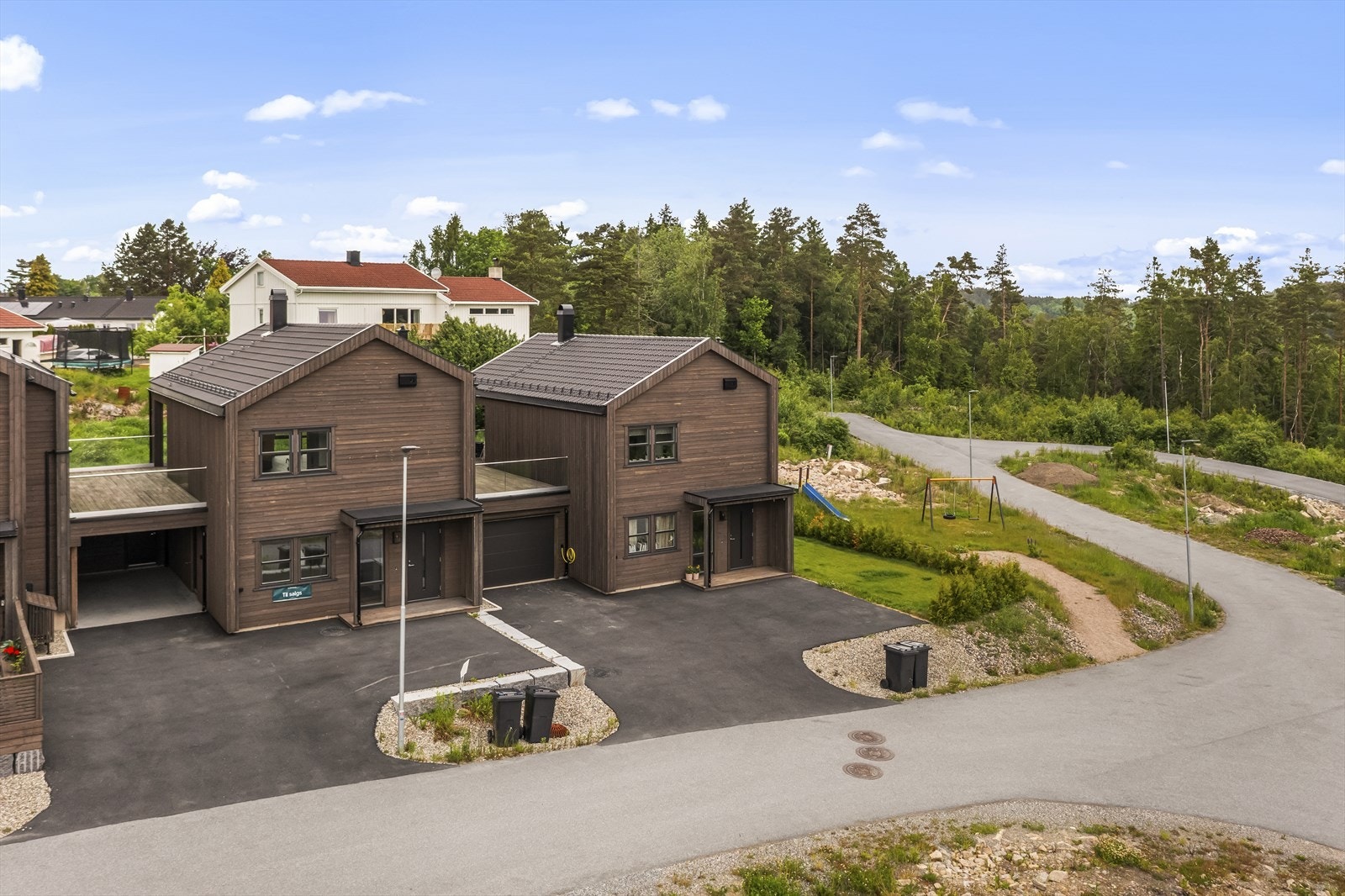 Boligen ligger fint til i rolige omgivelser. Galleribilde