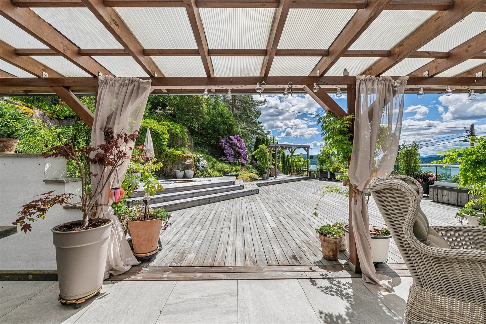 Her kan man nyte varme sommerdager, med god plass til hele familien! Galleribilde